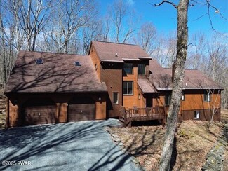 1036 Dewberry Dr, Hawley, PA 18428