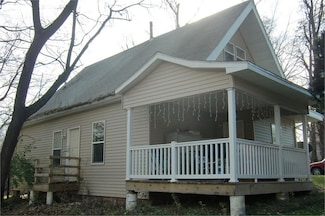 904 W 8th St, Muscatine, IA 52761