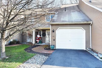 26 Commonwealth Dr, Glenmont, NY 12077