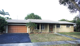 5221 SW 5th St, Plantation, FL 33317