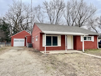 1404 Harvey Dr, Sterling, IL 61081