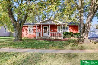 830 N 77th Ave, Omaha, NE 68114