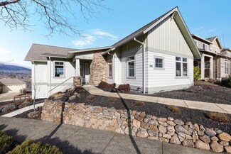 945 Camelot Dr, Ashland, OR 97520