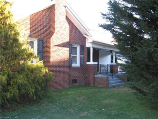 610 W Kapp St, Dobson, NC 27017
