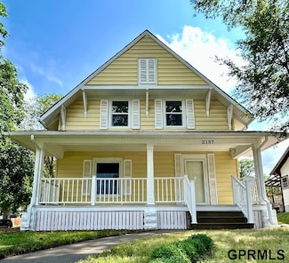 2137 E St, Lincoln, NE 68510