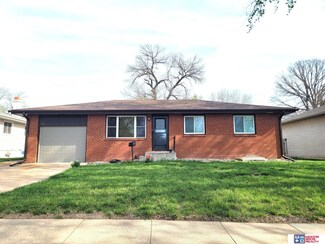180 E Moffitt St, Seward, NE 68434