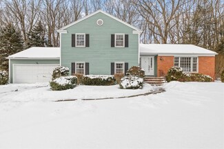18 Rippingale Rd, Pittsford, NY 14534