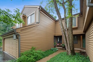 863 Shoreline Rd Unit 841, Lake Barrington, IL 60010
