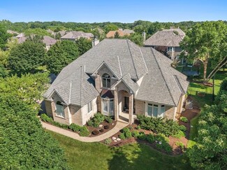 1252 Lansbrook Dr, South Elgin, IL 60177