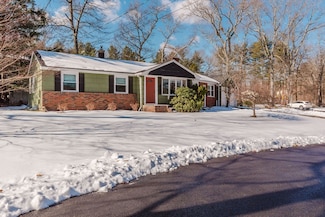 91 Bassick Cir, Stoughton, MA 02072