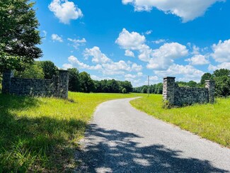 58 Carson Ln, Russell Springs, KY 42642