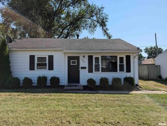 1404 N 4th St, Pekin, IL 61554