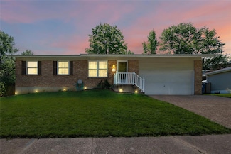 2922 Shores Dr, Saint Louis, MO 63125
