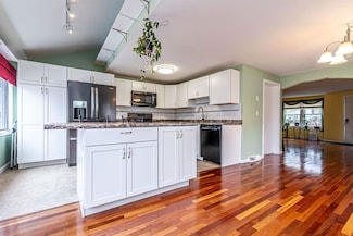 11 Turnbuckle Ln, Merrimack, NH 03054