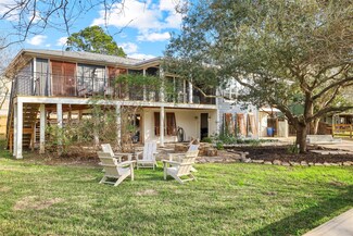 723 E Shore Dr, Kemah, TX 77565