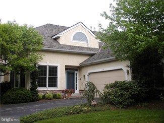 137 Piqua Cir, Berwyn, PA 19312