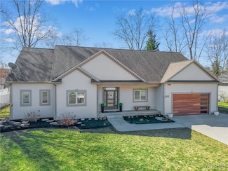669 Chicora Dr, Lewiston, NY 14092