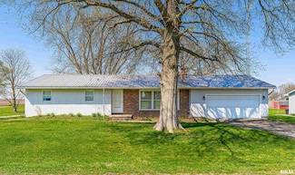 101 N Maple St, Chestnut, IL 62518