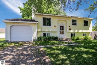 1410 Greenbrier Dr, Traverse City, MI 49685