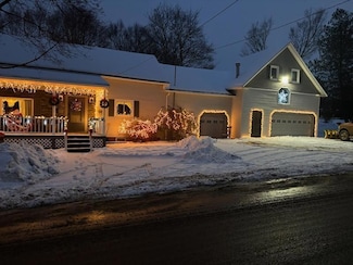 49 North St, Newport, ME 04953