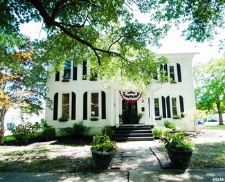 1012 S College Ave, Aledo, IL 61231