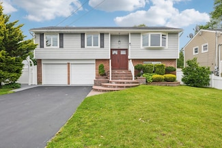 872 Main St, Farmingdale, NY 11735