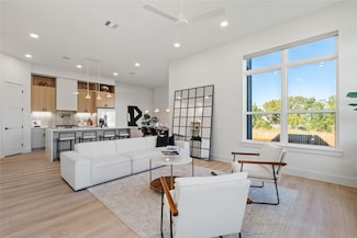 1421 E 36th St, Houston, TX 77022