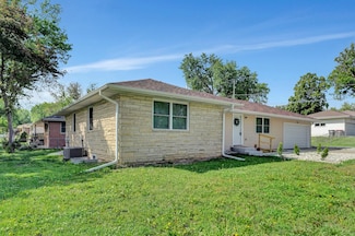 1105 Surfside Dr, Lincoln, NE 68528