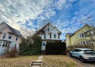 63 Oakwood Ave, West Hartford, CT 06119
