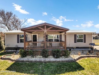 1349 Towe String Rd, Jacksboro, TN 37757