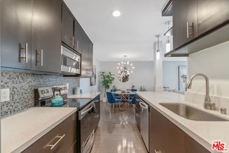 8535 W West Knoll Dr Unit 121, West Hollywood, CA 90069