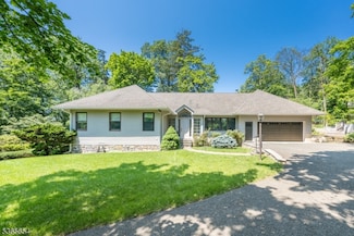 31 Evergreen Ln, Watchung, NJ 07069