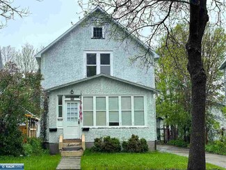 506 7th St, International Falls, MN 56649