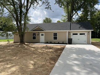 255 Illinois Ave, Oak Grove, KY 42262