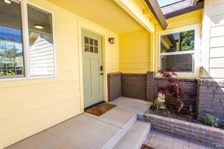 16 Adeline Way, Healdsburg, CA 95448
