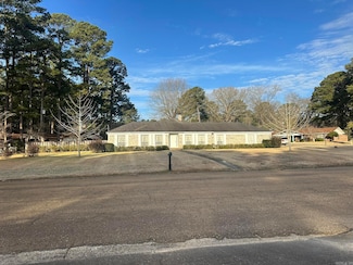 448 Palisade Dr, Camden, AR 71701