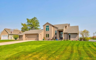 8696 Cedar Lake Dr, Jenison, MI 49428