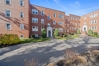 33 Lennon Ct Unit 39, Boston, MA 02127