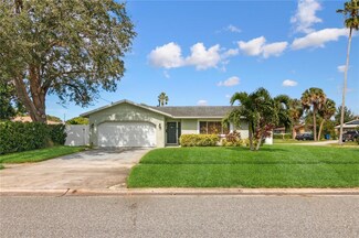 1585 Pennsylvania Ave NE, Saint Petersburg, FL 33703
