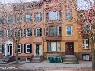 98 Chestnut St, Albany, NY 12210