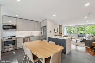 11599 Maple Ridge Rd, Reston, VA 20190
