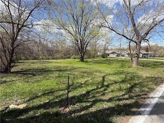114 SE Summit Ave, Lees Summit, MO 64063