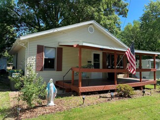 1631 Methodist St, Carlyle, IL 62231
