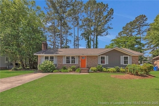 638 E Raynor Dr, Fayetteville, NC 28311