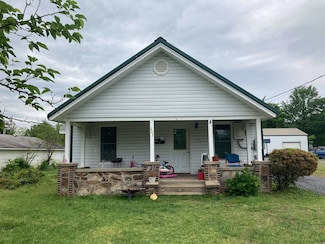 207 11th St, Mena, AR 71953