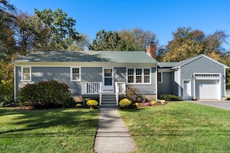 28 Brandt Beach Ave, Mattapoisett, MA 02739