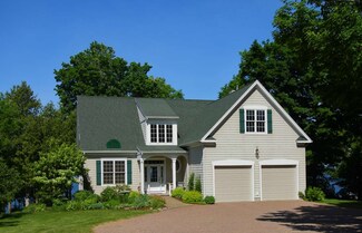 581 W Shore Rd, South Hero, VT 05486