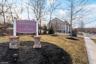 56 Park Dr, Clinton, NJ 08809