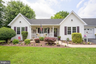 158 Pembroke Ln, Falling Waters, WV 25419