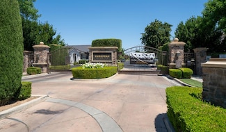 1654 N Dublin Ln, Clovis, CA 93619